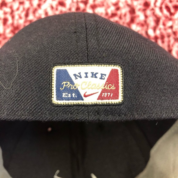 Men’s Nike Pro Classics Fitted Hat - Picture 5 of 5
